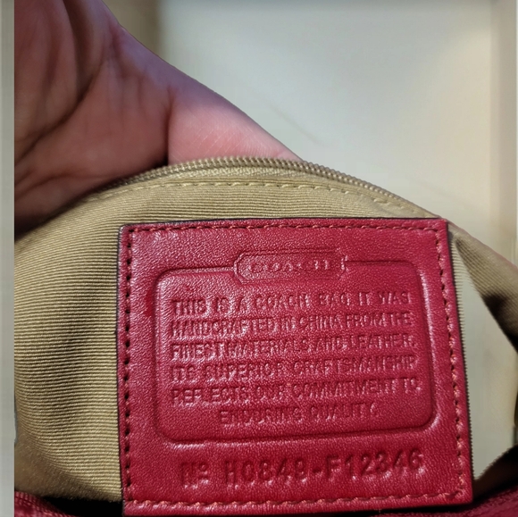 Coach RARE Red Signature Hamptons Tote - Picture 5 of 9